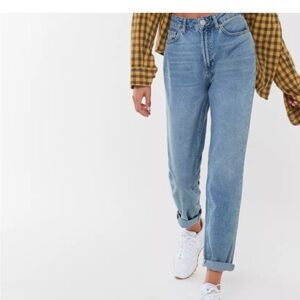 BDG Distressed Mom Jeans – Urban Outfitters – Size 27